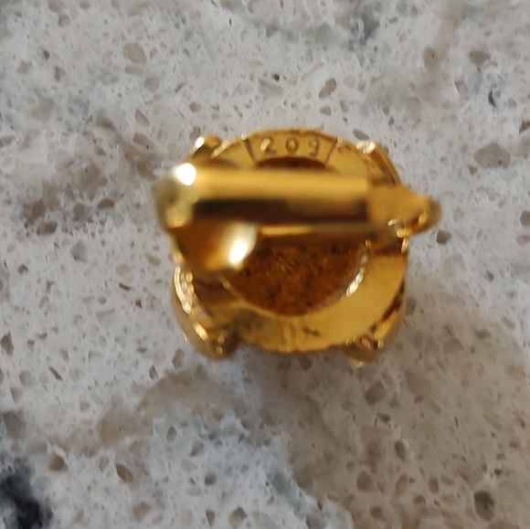 CHANEL Vintage Gold tone Interlocking CC CLIP-ON EARRINGS Authenticity Guarantee - Picture 2 of 9